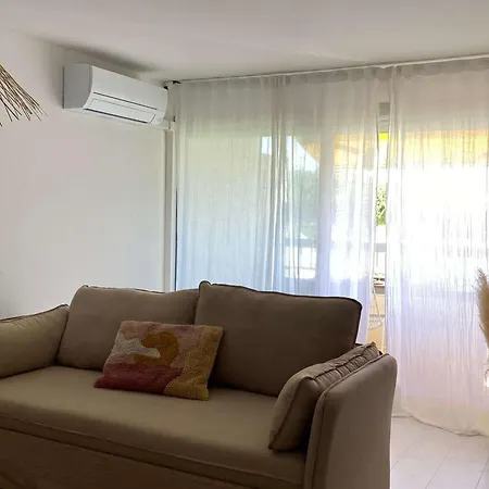 Renove Avec Climatisation, Terrasse Et Parking Prive - Fr-1-731-96