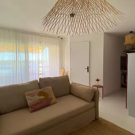 Renove Avec Climatisation, Terrasse Et Parking Prive - Fr-1-731-96 *