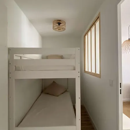 Renove Avec Climatisation, Terrasse Et Parking Prive - Fr-1-731-96 * Le Grau-du-Roi